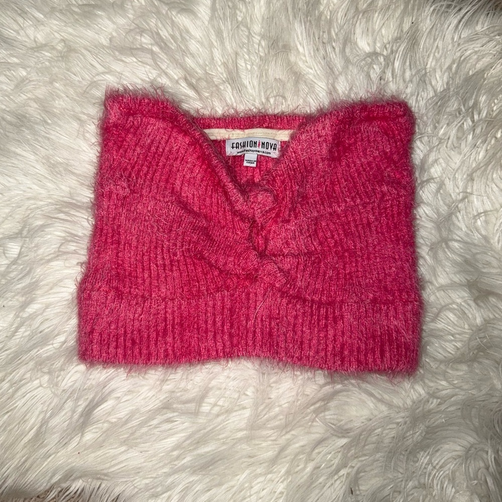Excellent condition medium Fashion Nova fuzzy cropped tube top.